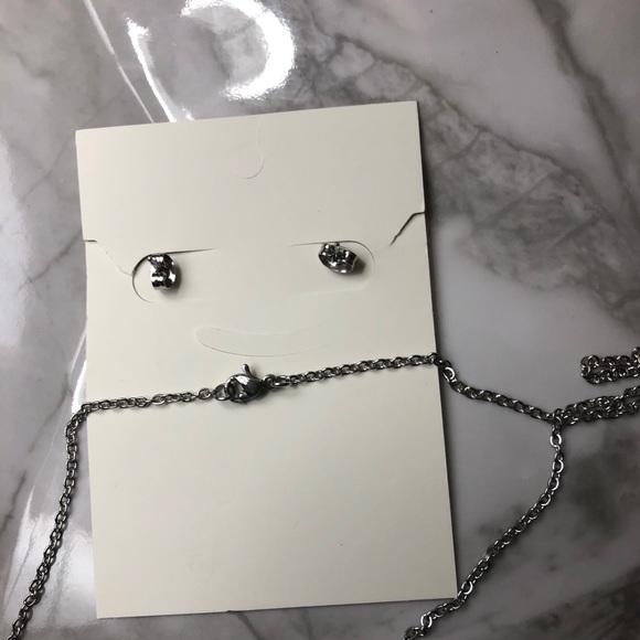 Earrings and necklace  Heart shape - Picture 6 of 8